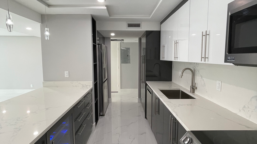 17 Collins Ave